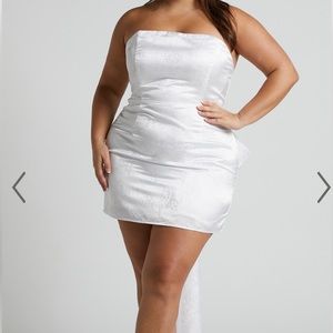 NWT Showpo Sariah Strapless Bow Train Mini Dress - 12 (detachable bow train)